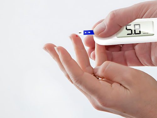 Digitális vércukormérő, vércukorszint mérő, LCD kijelzővel, ajándék 50 db tesztcsíkkal és 50 db lándzsával 