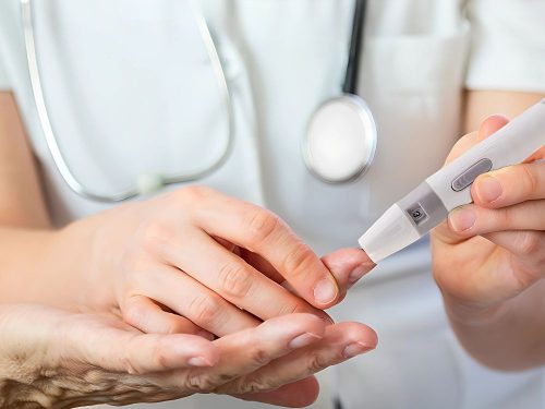 Digitális vércukormérő, vércukorszint mérő, LCD kijelzővel, ajándék 50 db tesztcsíkkal és 50 db lándzsával 